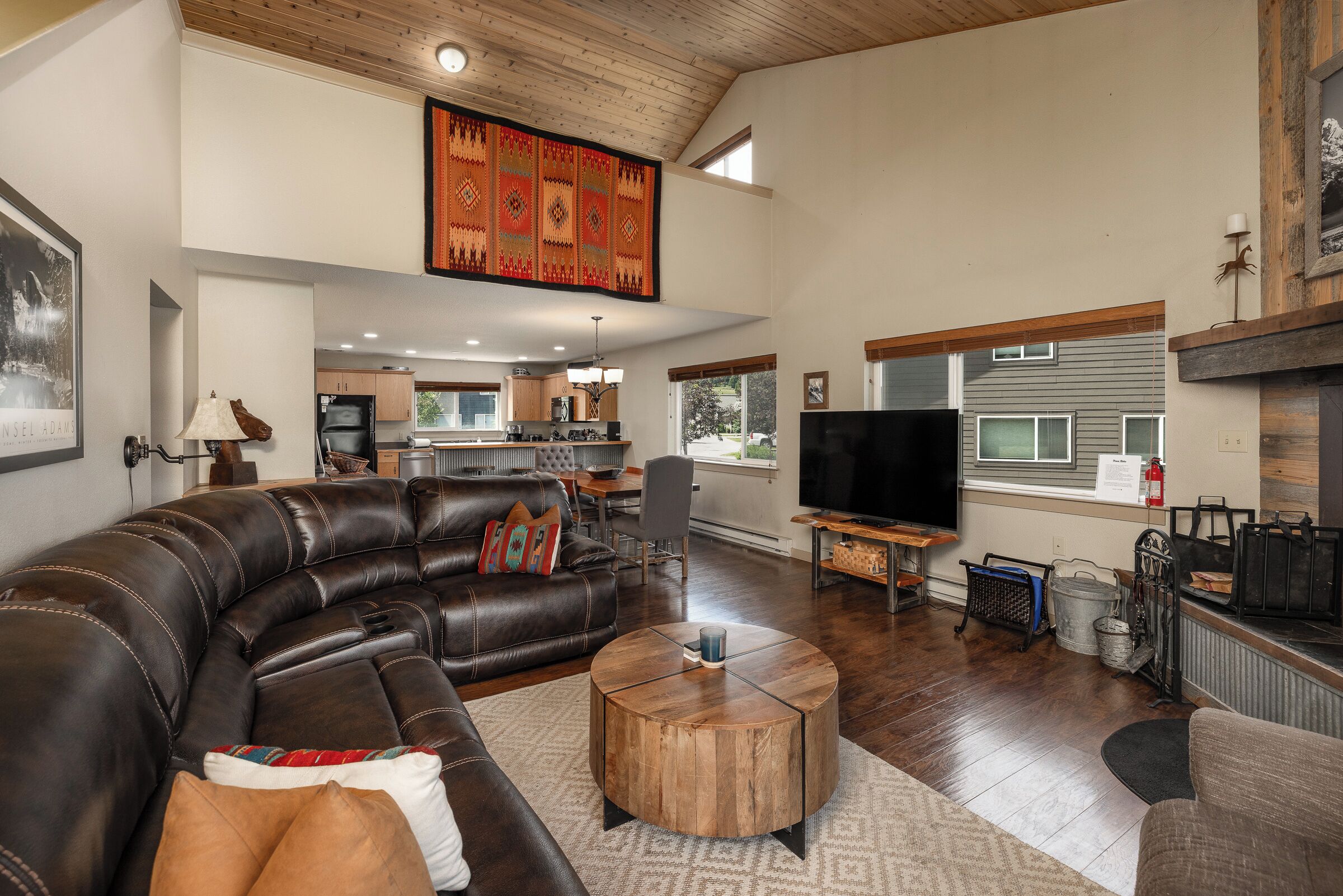 Smart TV, fireplace