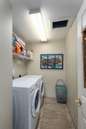 New! Hot Tub! Big Sky Village Center! Biking! Hiking!