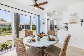 Dining - Beachside Escape with Pool & Steps to Crescent Beach - Aloha Kai #51 (Siesta Key)