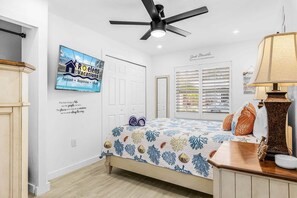 Room - Beachside Escape with Pool & Steps to Crescent Beach - Aloha Kai #51 (Siesta Key)
