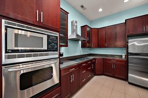 Private kitchen - Pet-Friendly Berlin Retreat Near Assateague (Berlin)