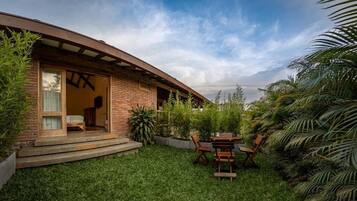 Junior Suite, Garden View | Outdoor dining