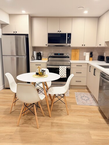 Gateway to the Rockies | 2BR Private Suite|