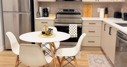 Gateway to the Rockies | 2BR Private Suite|