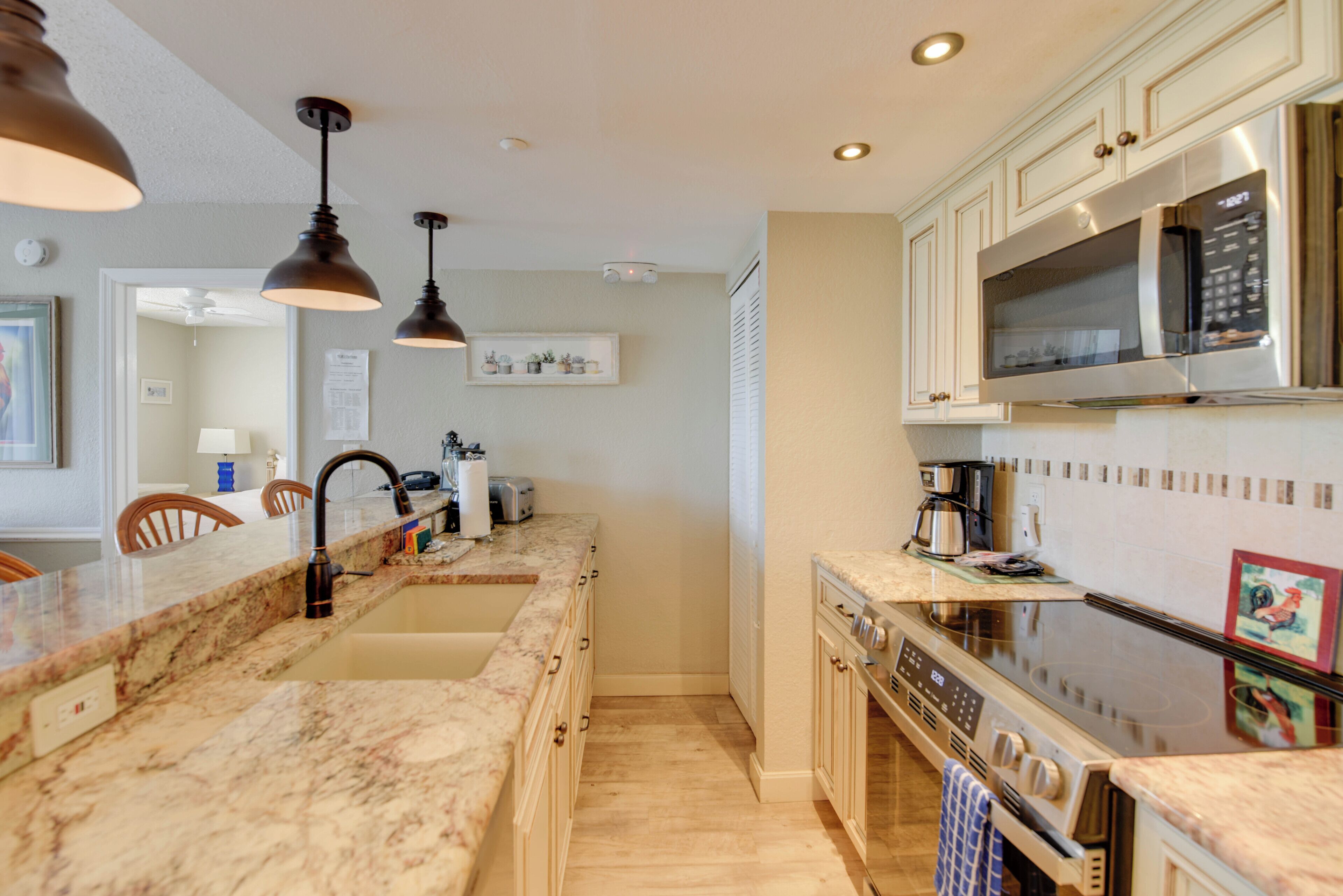 Coffee/tea maker, fridge, microwave, oven