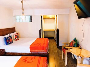 Desk, laptop workspace, WiFi (free) - Ecoterra  Cusco (Cusco)