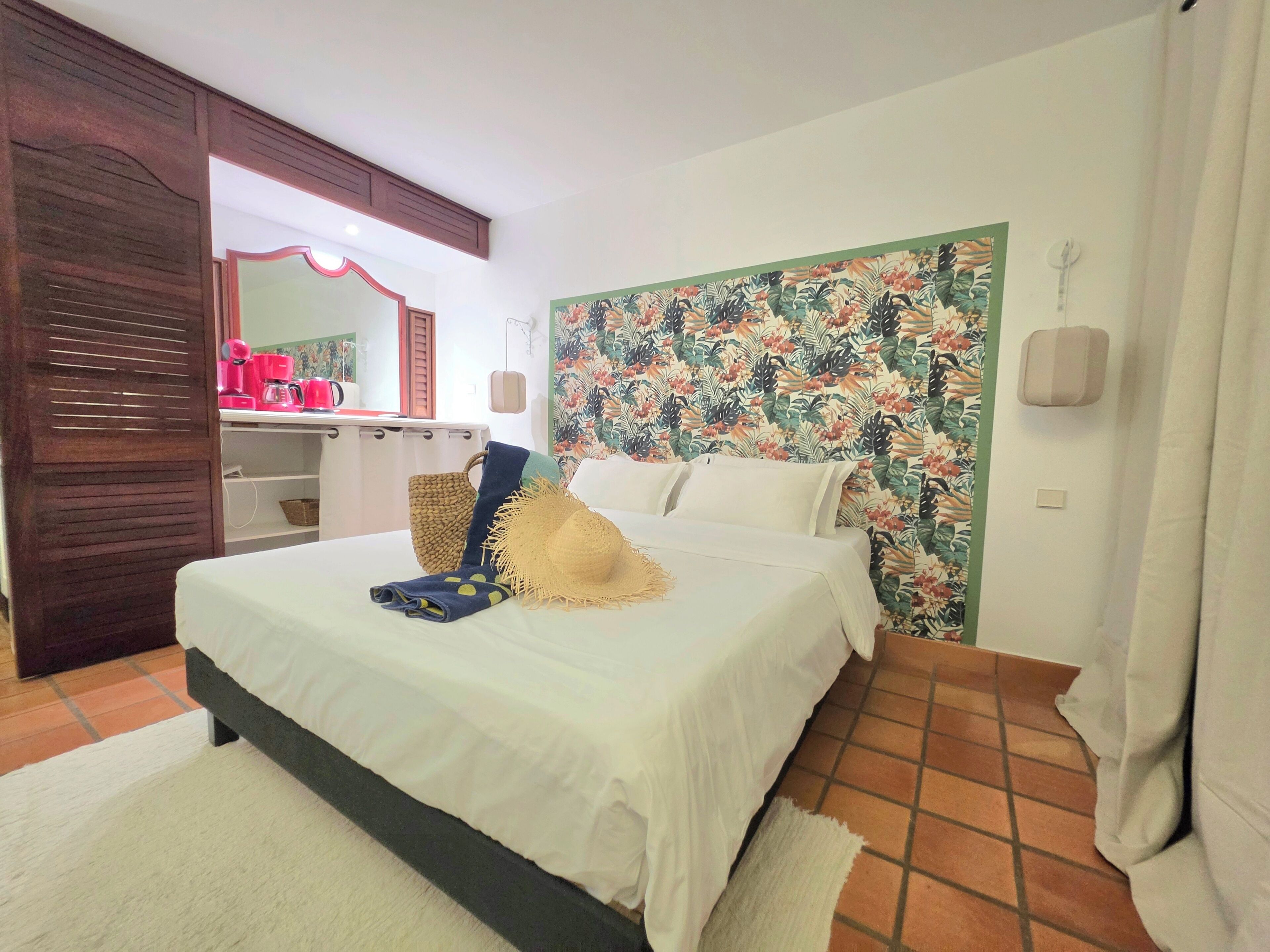 Comfort Suite, Balcony, Ocean View | Blackout curtains, soundproofing, iron/ironing board, free WiFi