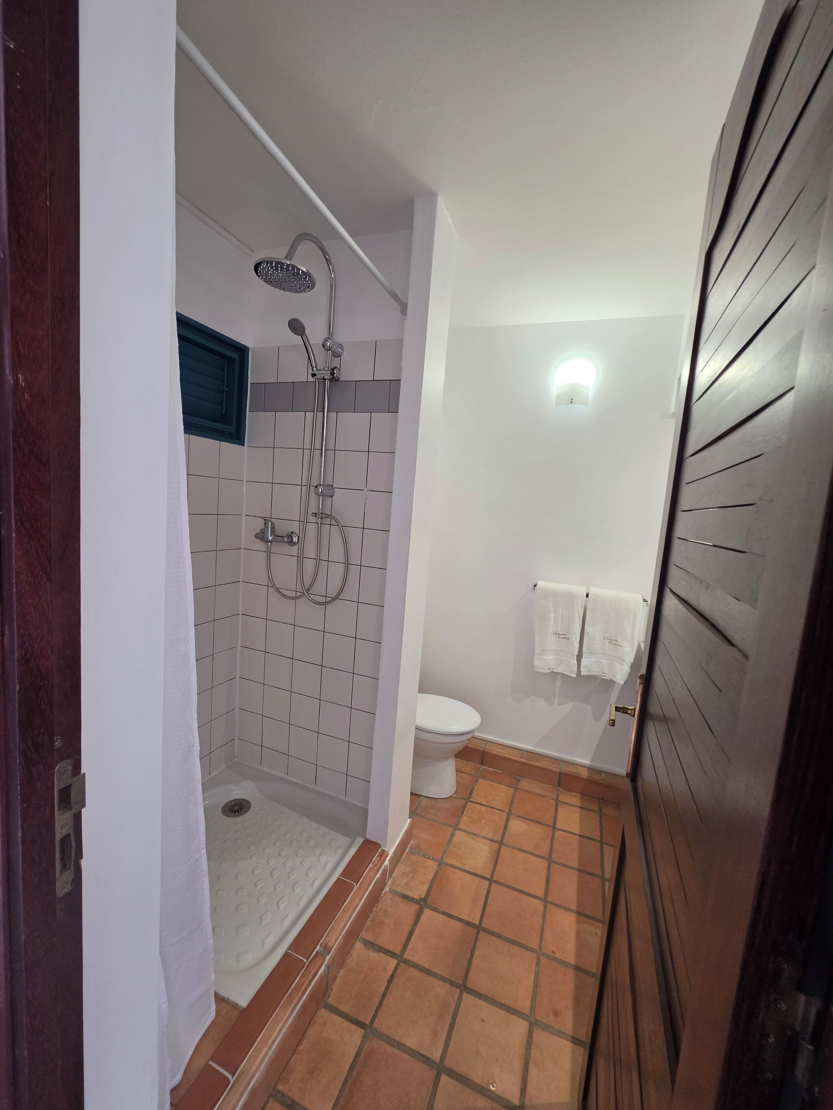 Suite Confort, balcón, vista al océano | Baño