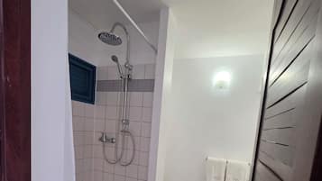 Suite Confort, balcón, vista al océano | Baño