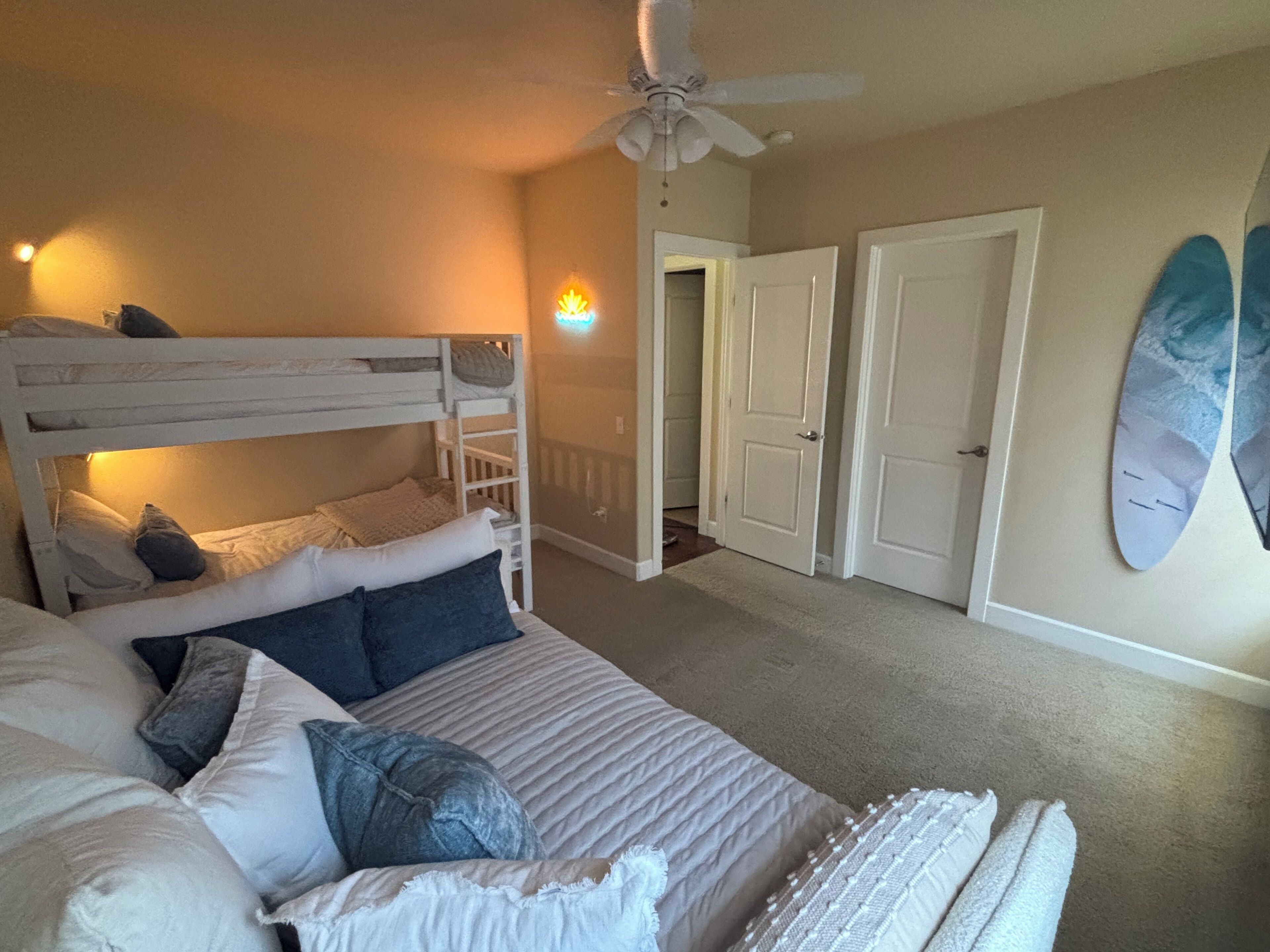 3 bedrooms, iron/ironing board, WiFi, bed sheets