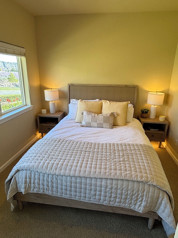 3 habitaciones, tabla de planchar con plancha, wifi y ropa de cama 