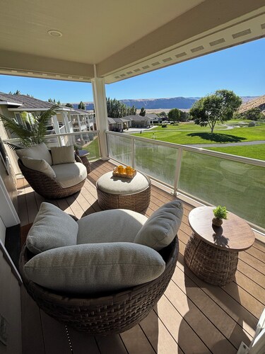 Sun-kissed at Sunserra in Crescent Bar on River, Golf, Wineries, Gorge Concerts