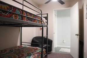 5 chambres, bureau, fer et planche à repasser, Wi-Fi gratuit