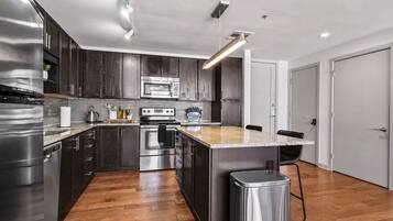 Coffee/tea maker, fridge, microwave, oven