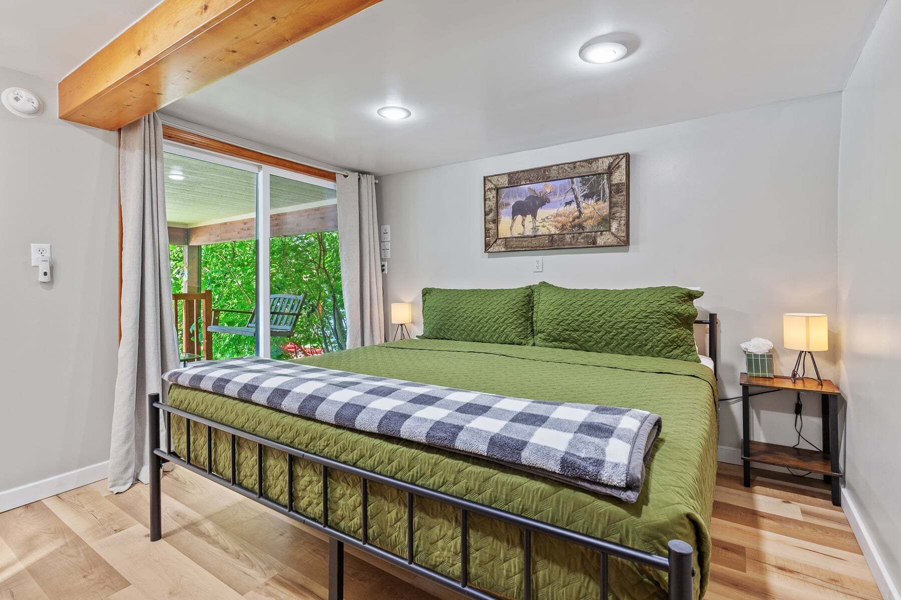 Iron/ironing board, WiFi (free), bed sheets