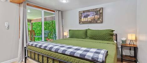 Iron/ironing board, WiFi (free), bed sheets