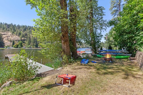 Rustic Twin Lakes Cabin | Private Dock, SUPs