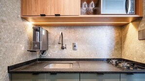 Basic Apartment | Private kitchen - Studio in Building w/ View Downtown Eva0706 (Florianópolis)
