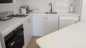 Private kitchen - Apartment in Manly, Walk to beach (Manly)