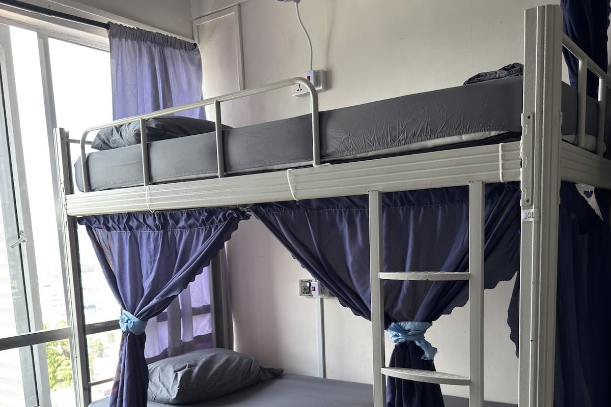 Free WiFi, bed sheets