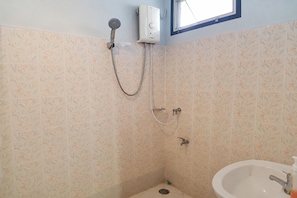 Ducha, artículos de tocador gratuitos, toallas, jabón