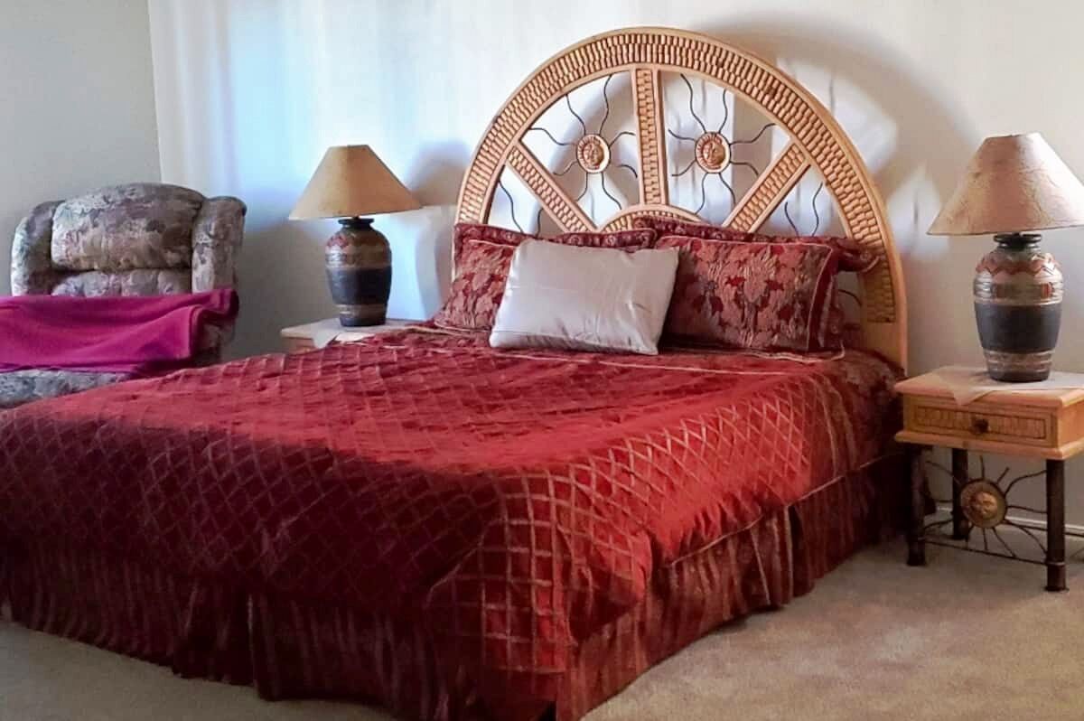 5 habitaciones, tabla de planchar con plancha, wifi y ropa de cama 