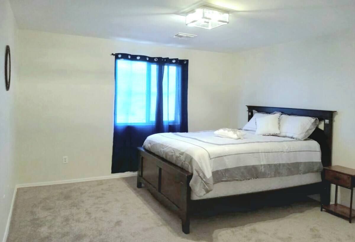 5 habitaciones, tabla de planchar con plancha, wifi y ropa de cama 