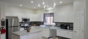 Cool & Spacious 5BR Red Rock Oasis with Community Amenities