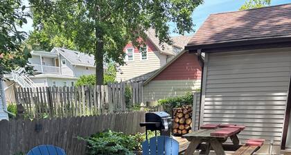 Charming 2-bedroom Craftsman close to downtown Appleton perfect for relaxing