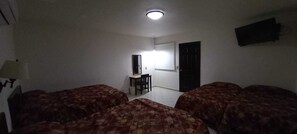 Habitación cuádruple estándar | Escritorio, espacio para trabajar con un portátil, wifi gratis