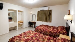 Standard Double Room | Desk, laptop workspace, free WiFi - Hotel Flores Hills (Monclova)