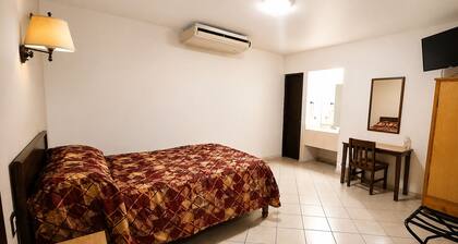 Hotel Flores Hills