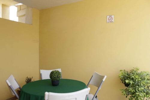 Hotel Flores Hills