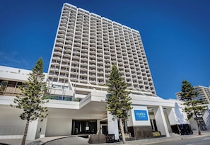 Exterior - Cozy 2 Double-bed Hotel Room | Max 4 guests (Surfers Paradise)