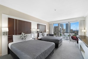 Room - Cozy 2 Double-bed Hotel Room | Max 4 guests (Surfers Paradise)