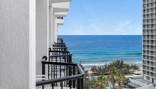 Property grounds - Cozy 2 Double-bed Hotel Room | Max 4 guests (Surfers Paradise)
