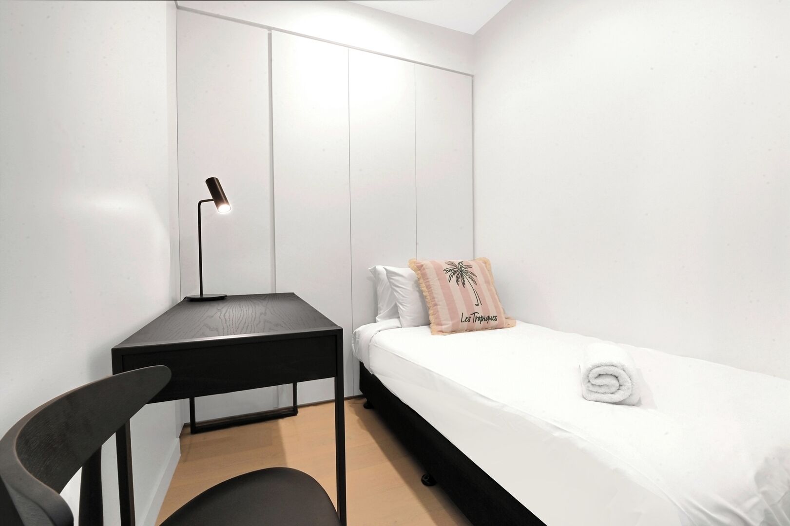 2 bedrooms, desk, iron/ironing board, WiFi