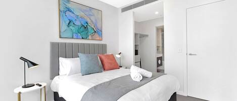 2 bedrooms, desk, iron/ironing board, WiFi