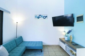 Living area - Relax in this peaceful setting close to the beach (Potrero)