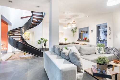 Condesa House | Up to 18 Guests | AC | Patio