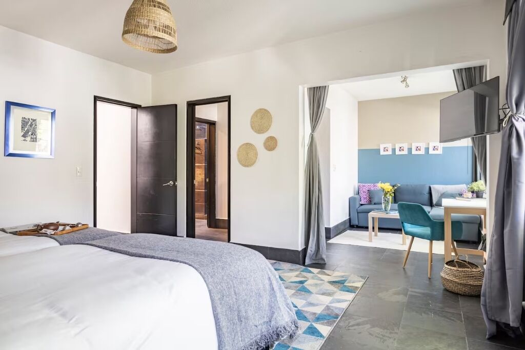 5 bedrooms, iron/ironing board, WiFi, bed sheets