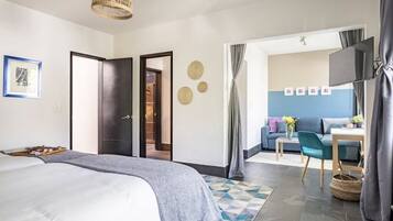 5 bedrooms, iron/ironing board, WiFi, bed sheets