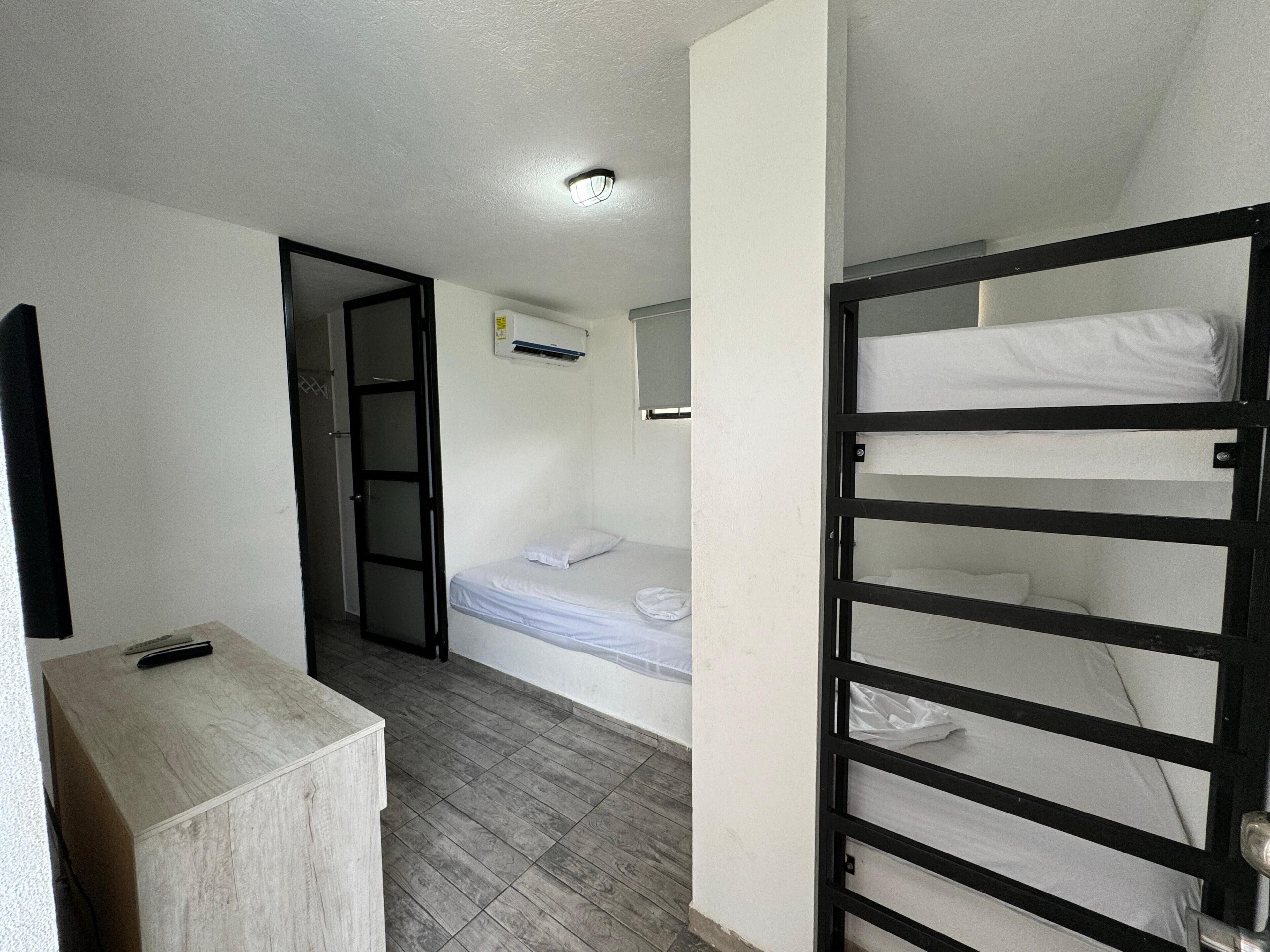 6 bedrooms, internet, bed sheets