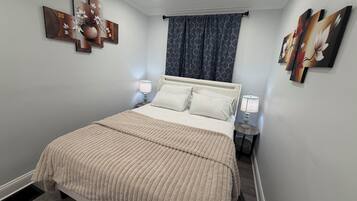 2 bedrooms, iron/ironing board, WiFi, bed sheets