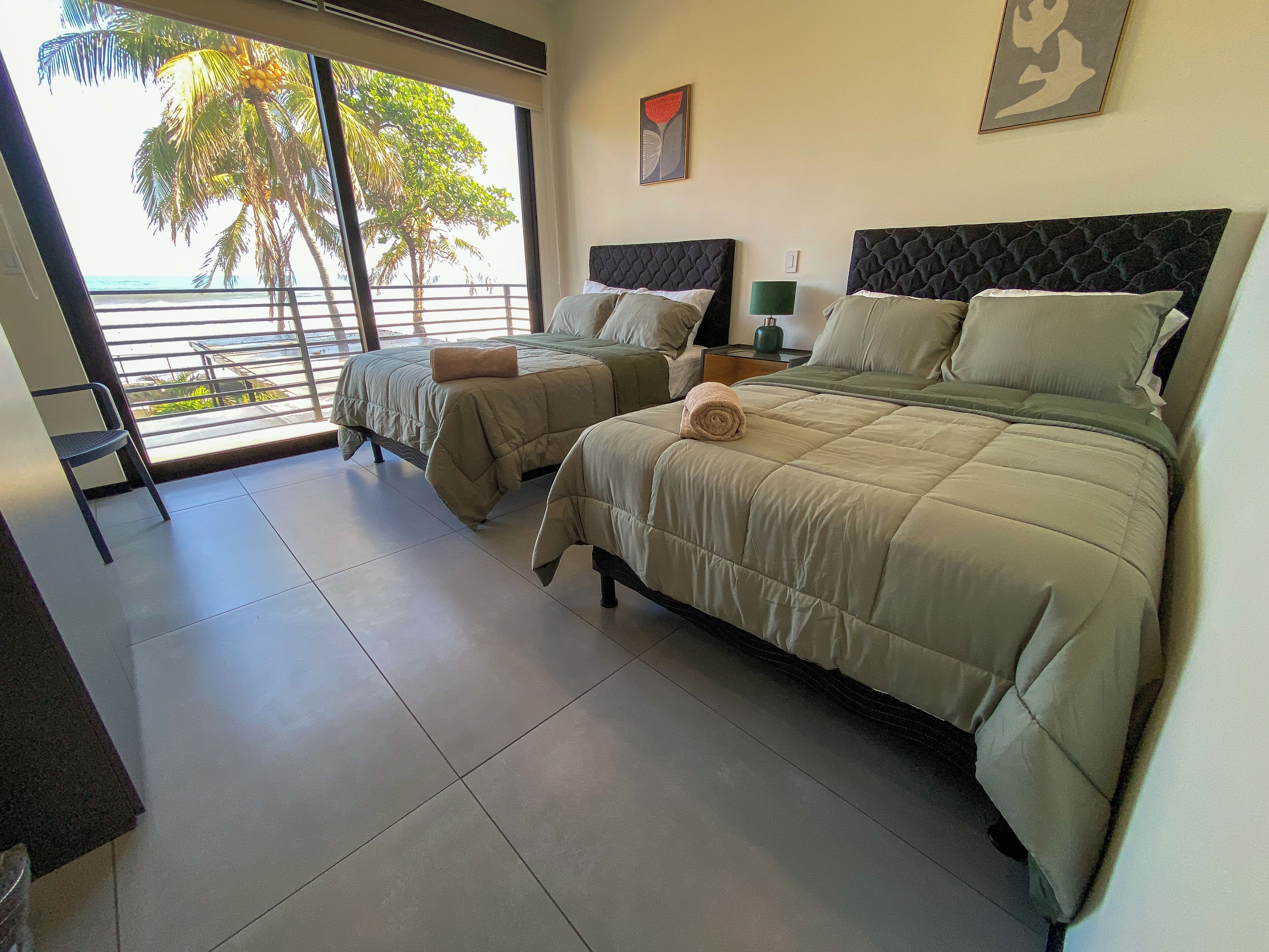 4 slaapkamers, een strijkplank/strijkijzer, gratis wifi, beddengoed