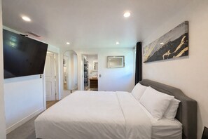 Room - Welcoming 4-bedroom house with AC in Long Beach (Long Beach)