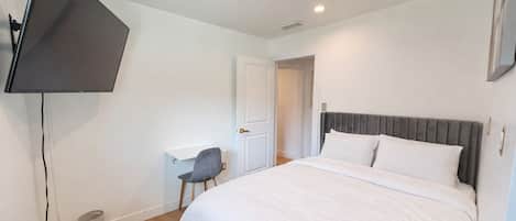 4 bedrooms, iron/ironing board, WiFi, bed sheets