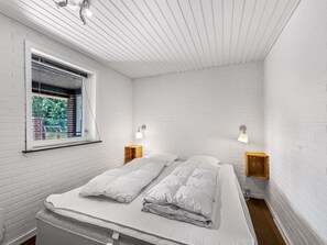 A white-walled bedroom with a bed, two bedside lamps, and a window with blinds. - "Gyrth" - 2.8km from the sea by Interhome (Blåvand)