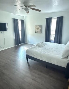 Room - Spacious 3BR Home in San Antonio - Sleeps 8, Family-Friendly (San Antonio)