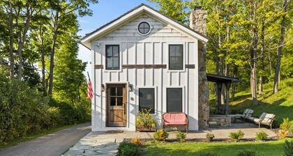 Beautiful Newly Renovated 1900s Farm House On 9 Acres